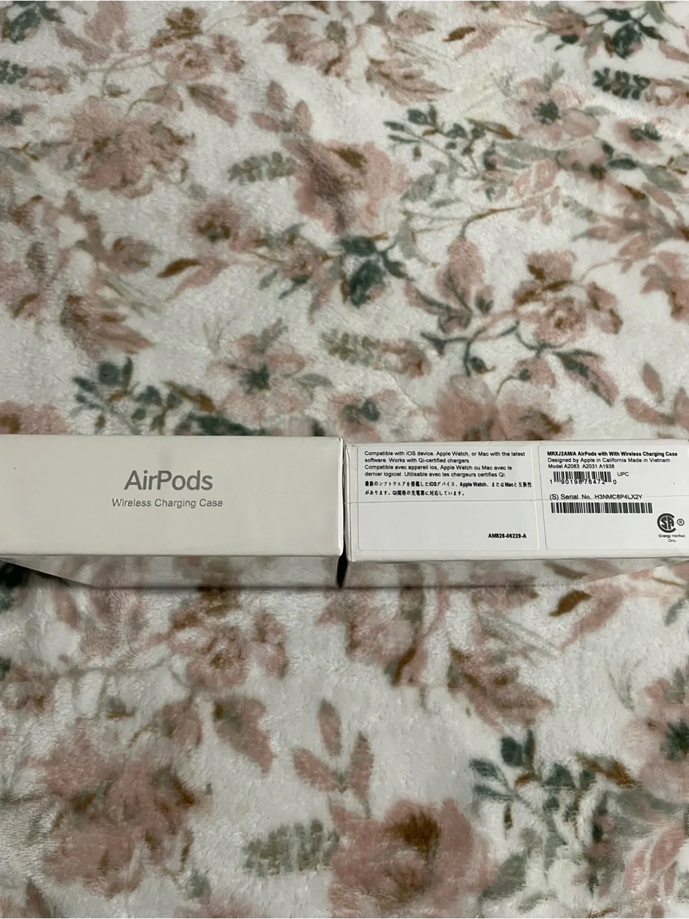 Apple White Wireless Earbuds with Charging Case - Genuine AirPods